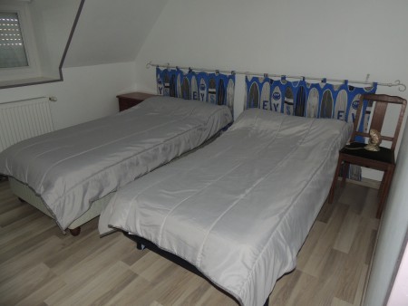 chambre en haut 2lits 90 cm